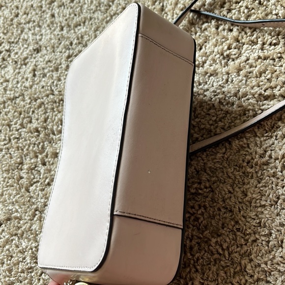 Micheal kors crossbody bag light pink heart studded (gold color) - Picture 3 of 6